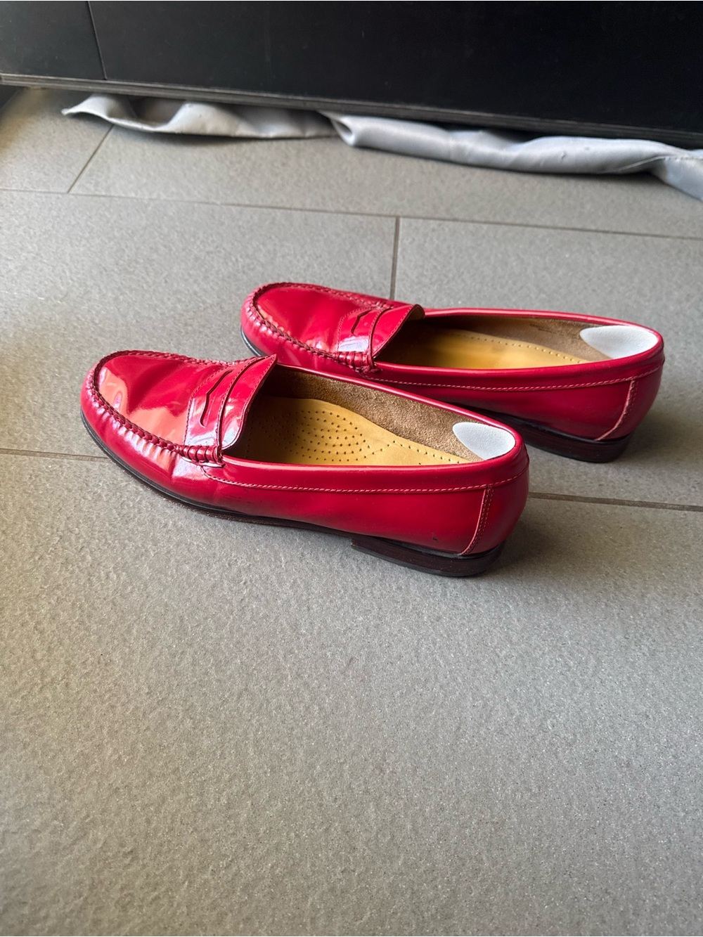 G.H. Bass Weejuns Women’s Size 10 Red Patent Leather Penny Loafers Leather